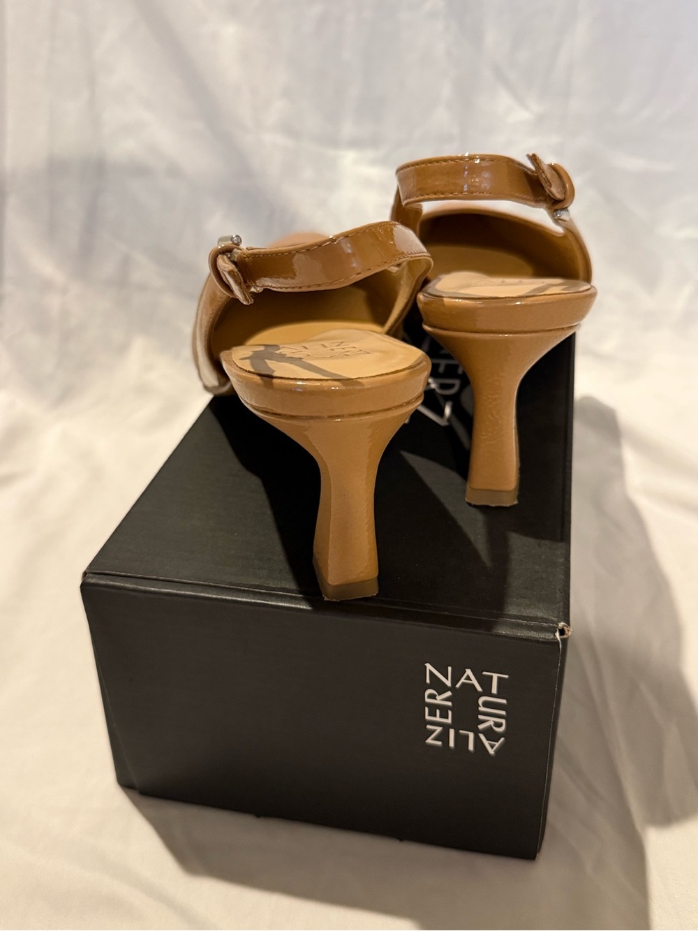 Naturalizer tansy cafe smooth buckle kitten
faux leather heels - Picture 4 of 8